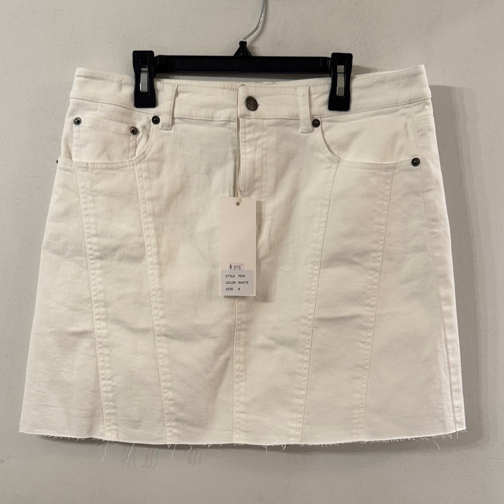 J.Society Size 8 White Denim Mini Skirt - Clean A-Line Style Raw Hem Bottom